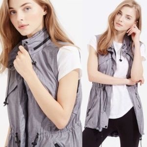 Lou & Grey Form Utility Vest in Gray Nylon
